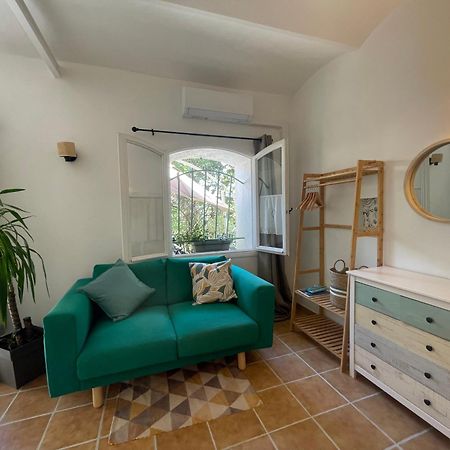 Cosy Studio - Place Du Figuier Bormes-les-Mimosas Exteriör bild