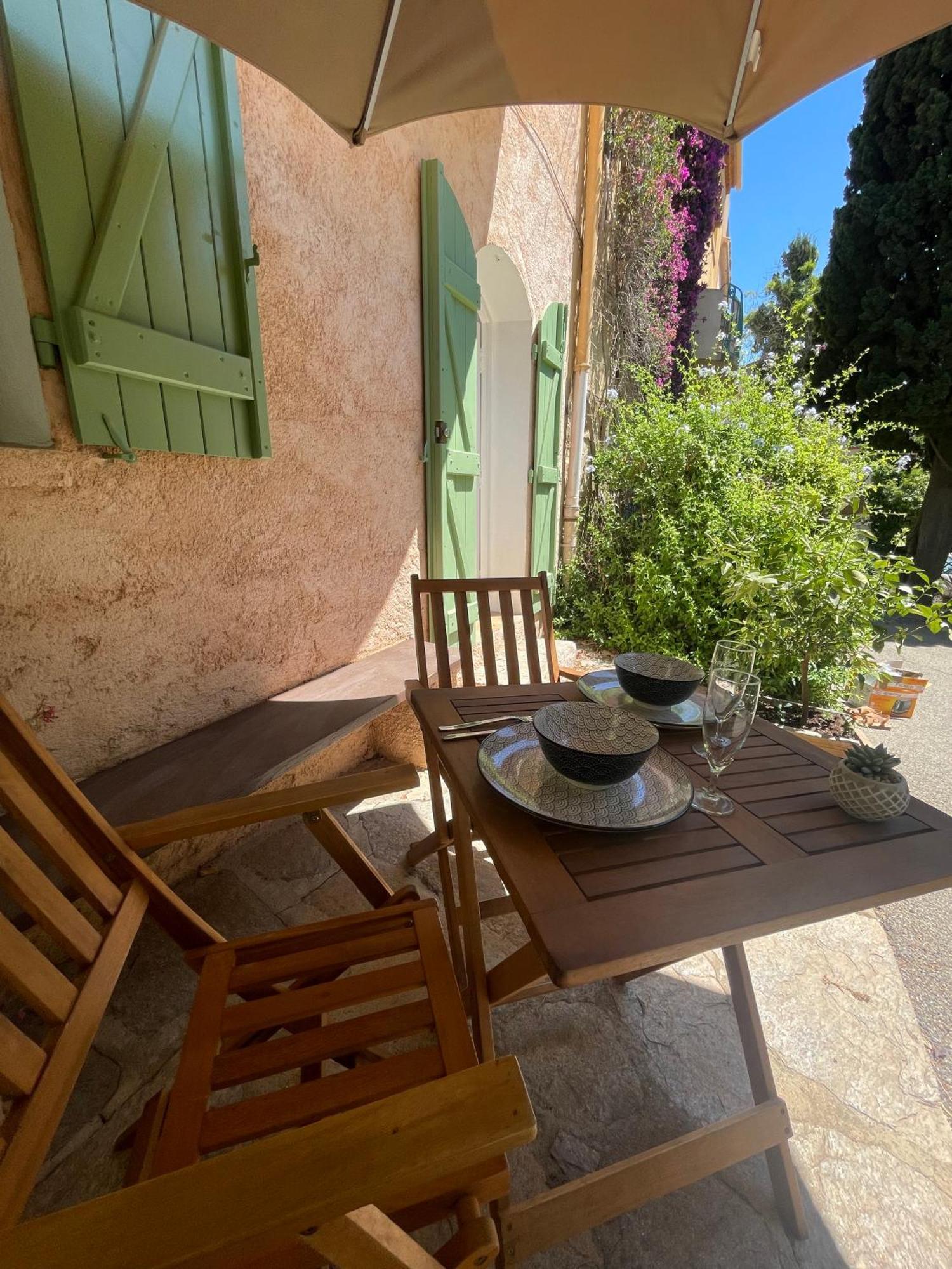 Cosy Studio - Place Du Figuier Bormes-les-Mimosas Exteriör bild